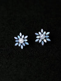 Snow Bloom stud earrings