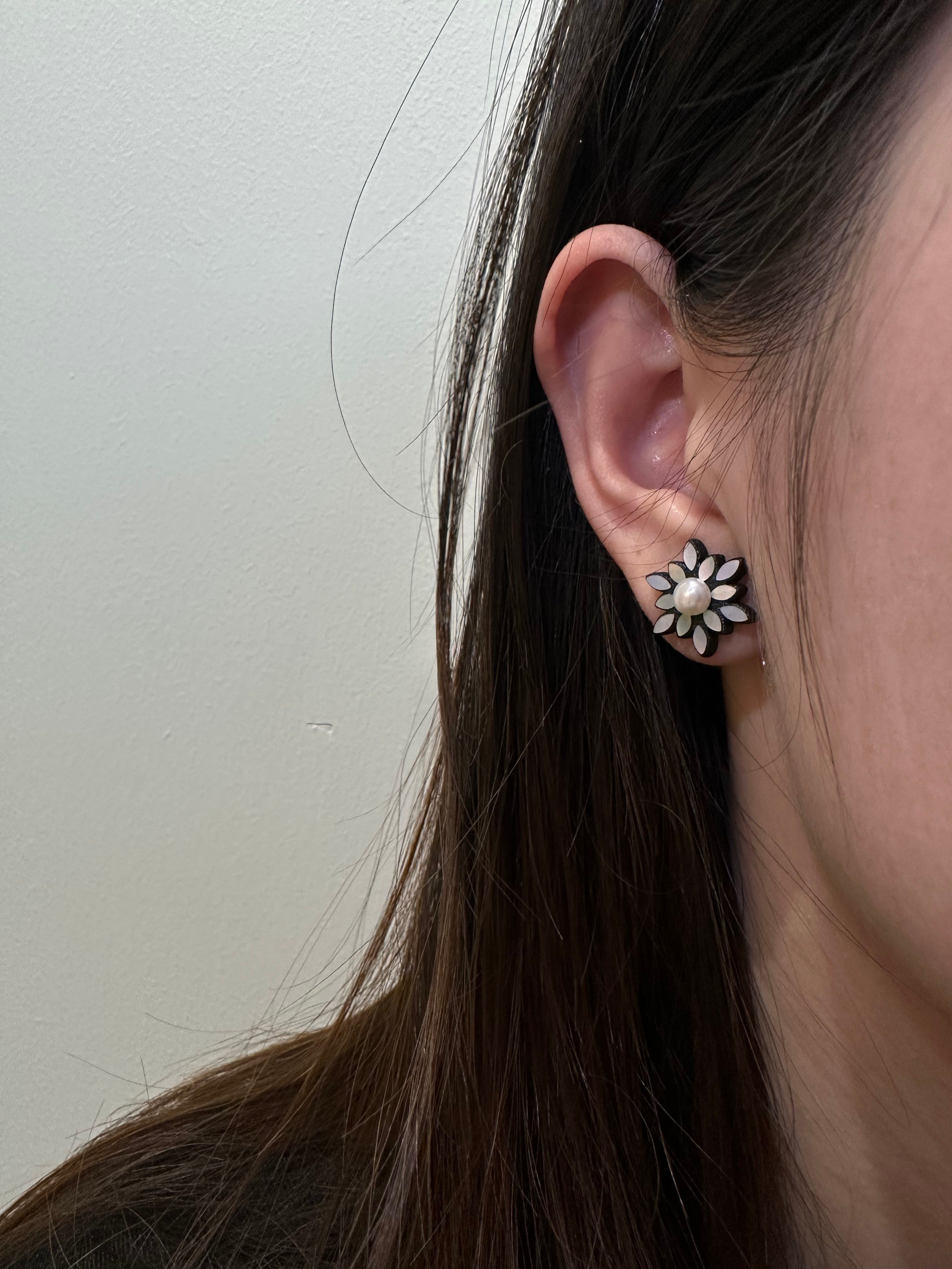 Snow Bloom stud earrings