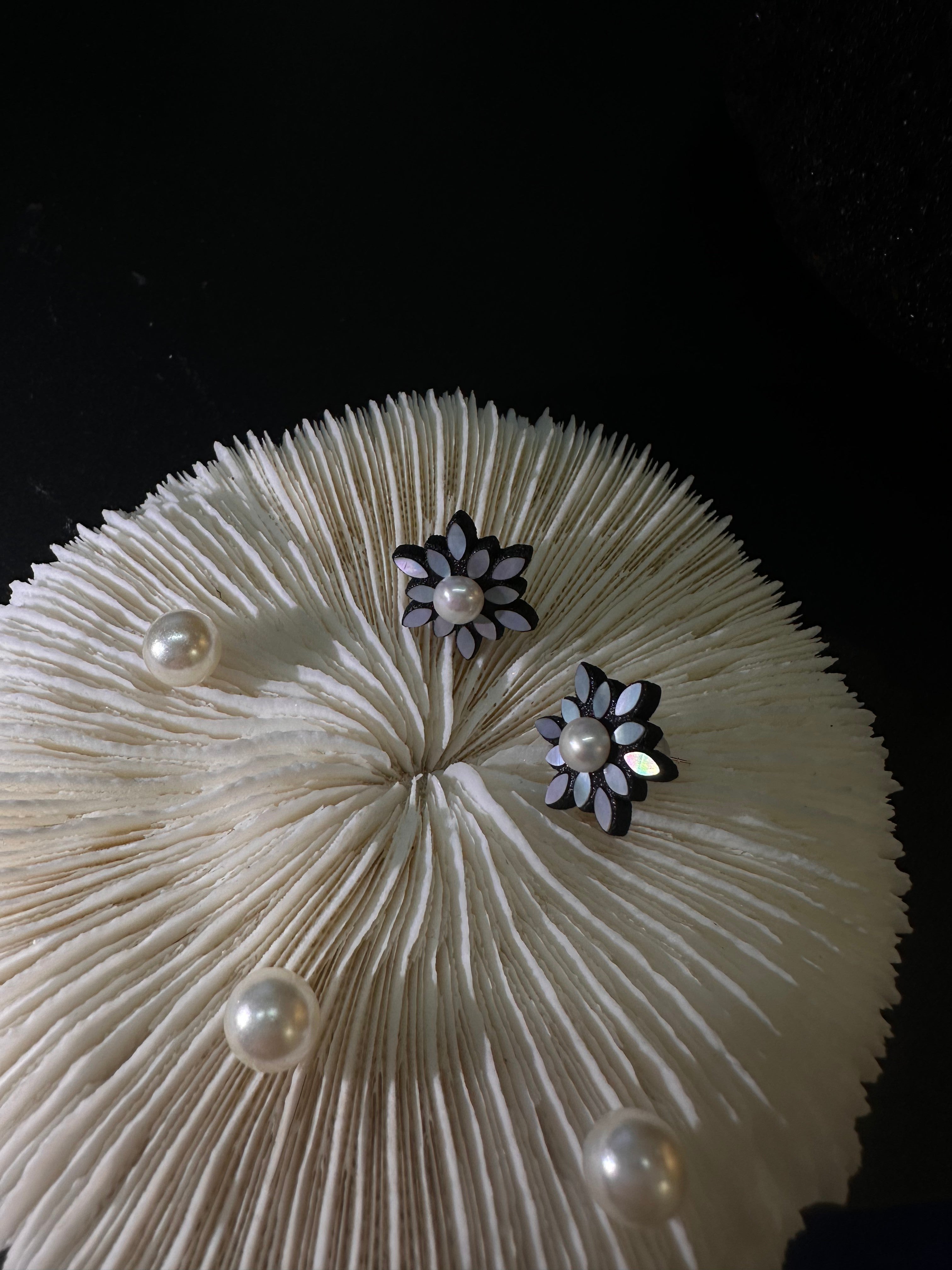 Snow Bloom stud earrings