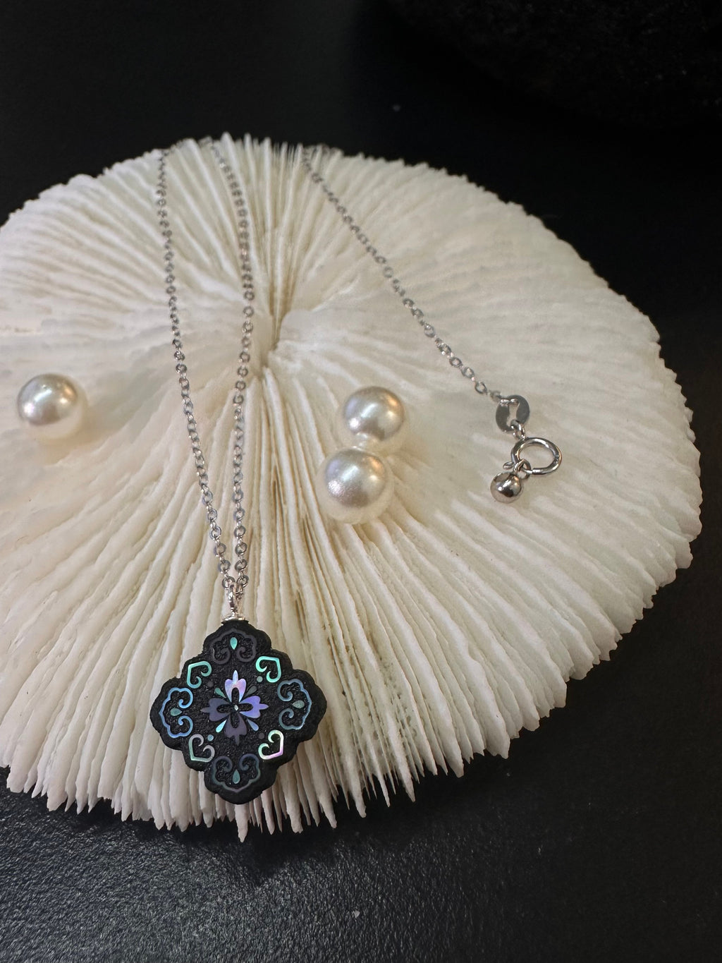 Ruyi Blooms Pendant Necklace